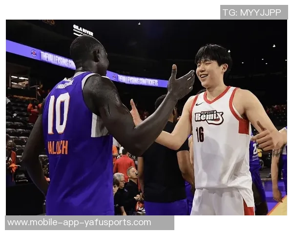 杨瀚森禁区内如壁垒般坚固原地起跳封盖对手上篮展现绝佳防守技巧